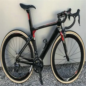 Концепцията на велосипеда с индивидуално лого, въглеродни влакна пътен под наем в събирането, червен, с набор от джанти двойки 50 мм, волана